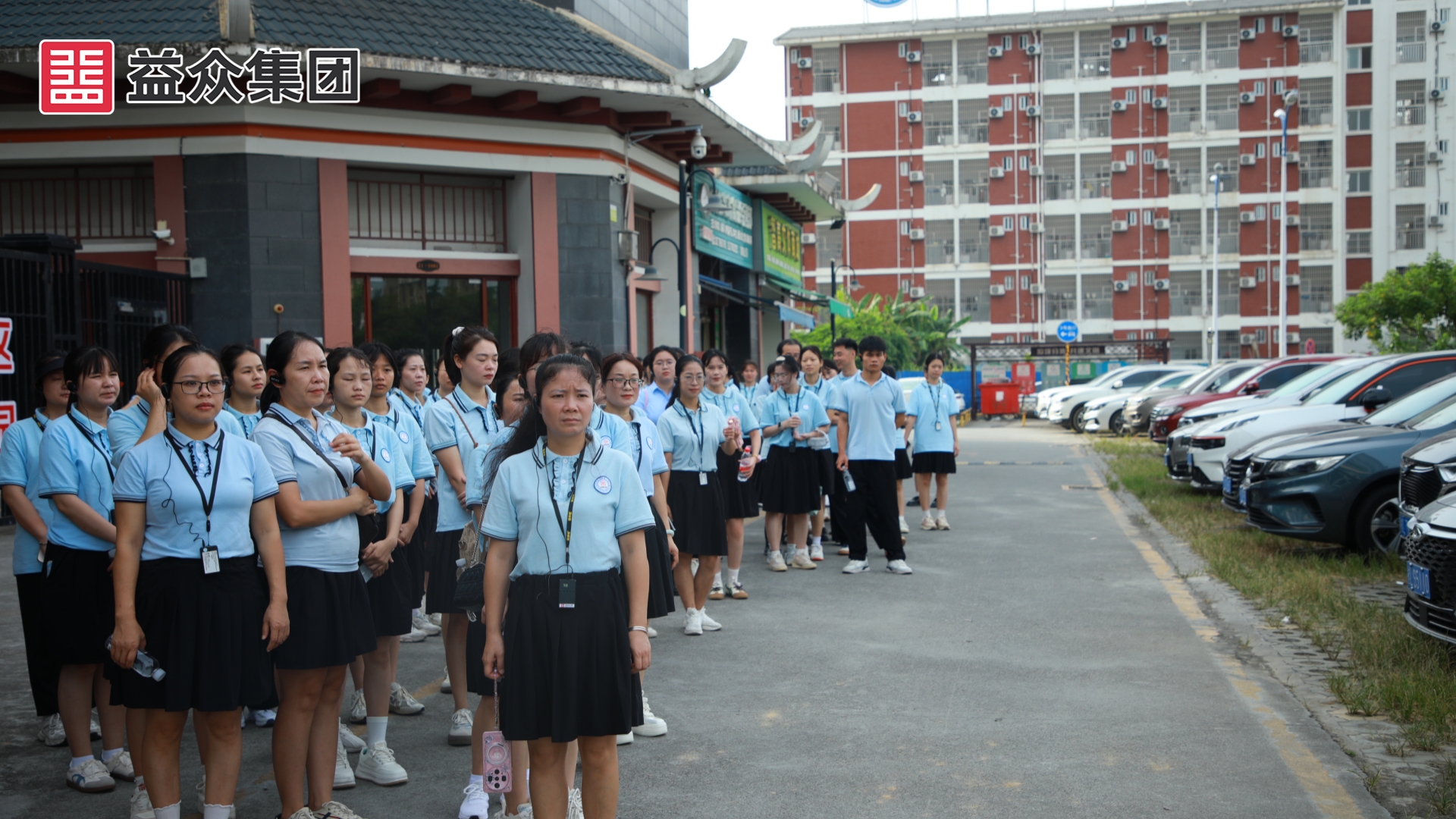 參觀益眾·尚城小區(qū)、右江區(qū)老鄉(xiāng)家園—迎龍易地扶貧搬遷安置小鎮(zhèn) (1)
